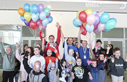 Ко Дню защиты детей пациентов в протонном центре МИБС поздравили призеры Паралимпийских игр и международных соревнований
